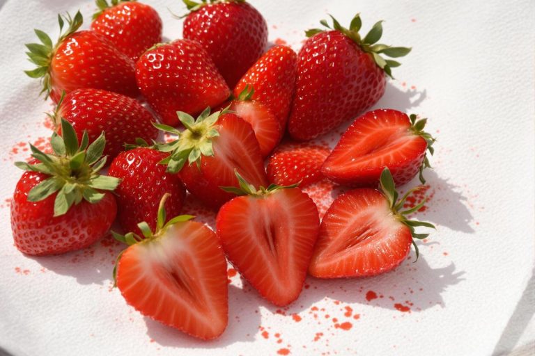 Ne vous faites pas avoir : l’astuce qui métamorphose vos fraises en or rouge.jpg