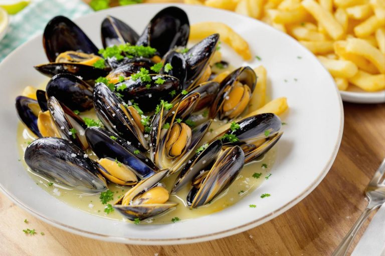 Ma recette de moules marinières express (avec des frites maison dorées à souhait).jpg