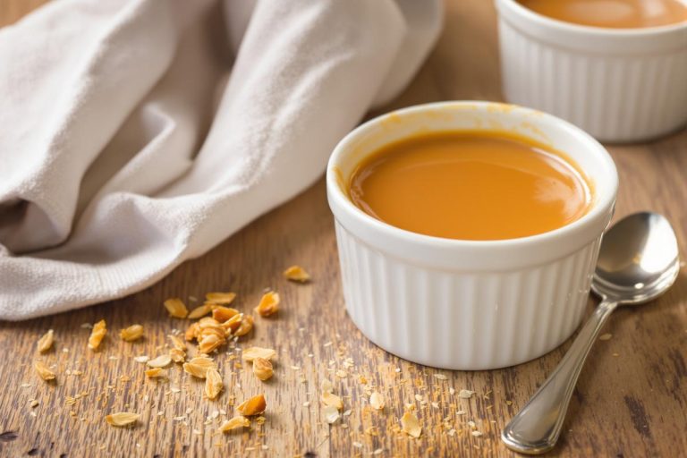 « Tout simple » : mes petites crèmes au caramel comme à la cantine.jpg